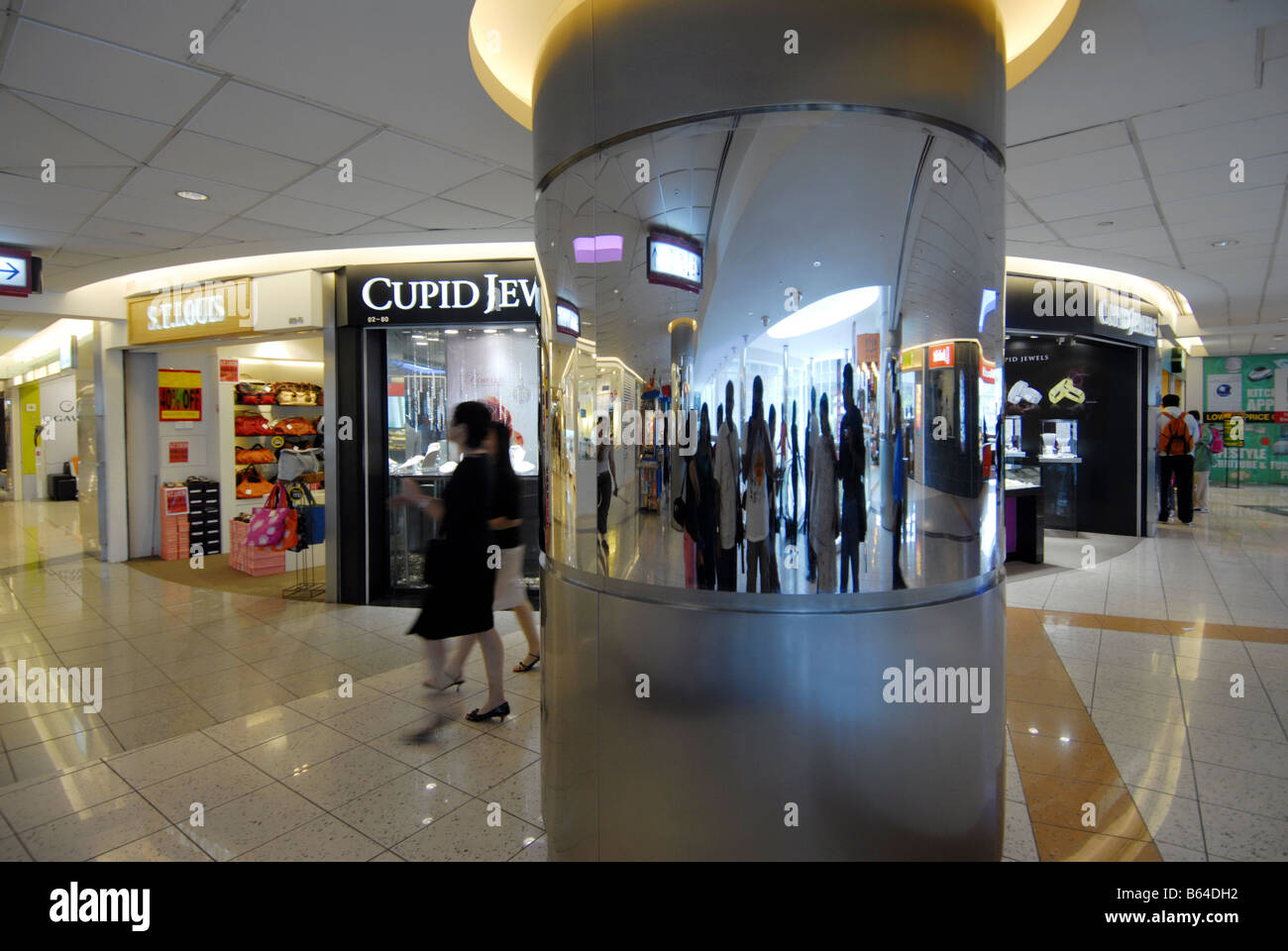 A SHOPPING MALL IN SINGAPORE Stock Photo - Alamy