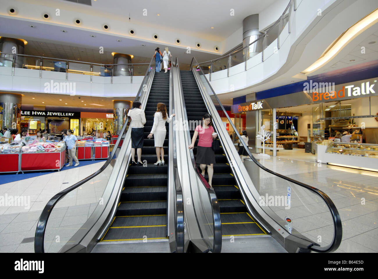 A SHOPPING MALL IN SINGAPORE Stock Photo - Alamy