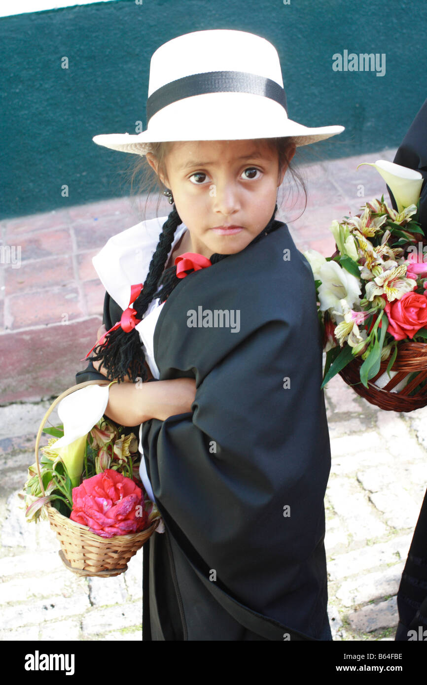 Espera un minuto de primera categoría Costa child with a hat and flowers and a traditional regional dress, Tibasosa,  Boyacá, Colombia, South America Stock Photo - Alamy