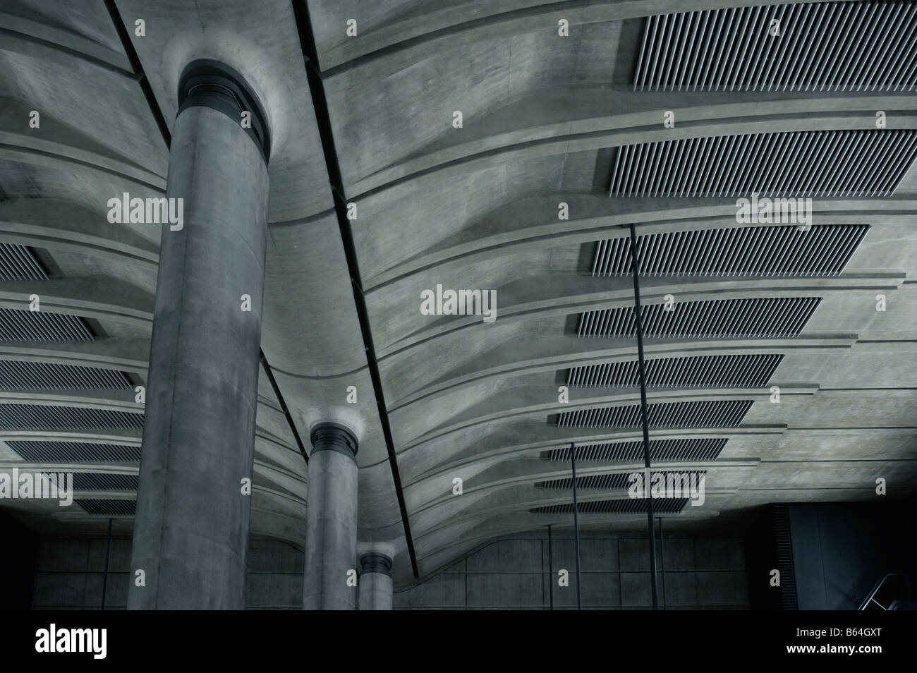Concrete columns and roof structure at Canary Wharf Underground station Stock Photo