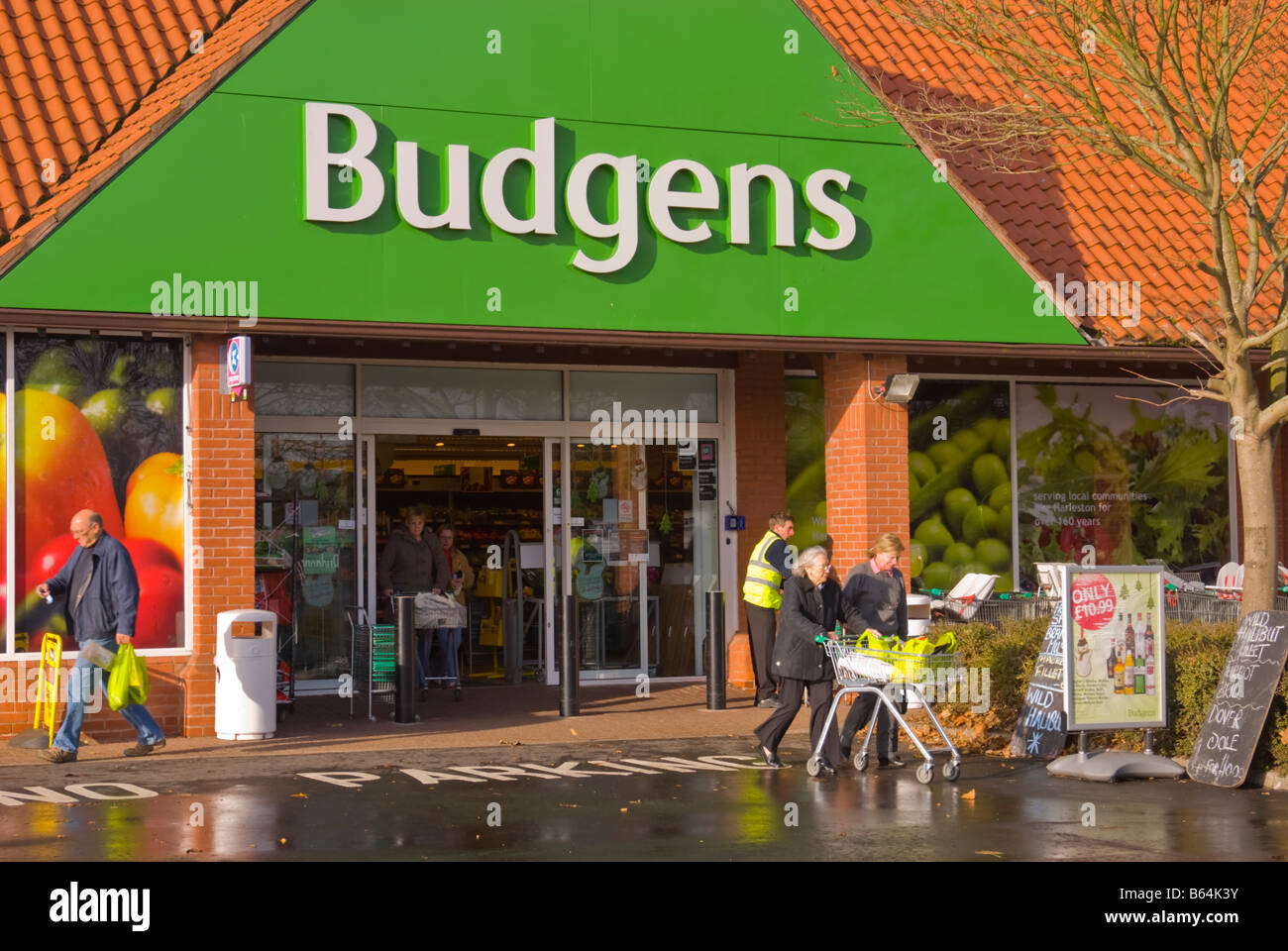 Budgens supermarket superstore shop store selling groceries etc. with customers outside in Harleston,Norfolk,Uk Stock Photo