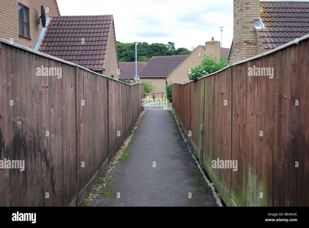Alleyway between fence boards on new housing estate Stock Photo Alamy