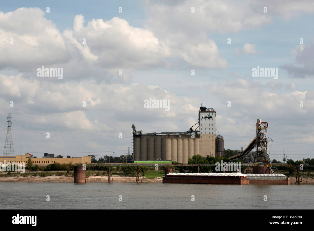 Cargill barge loading facility on Mississippi river at St Louis Missouri Stock Photo Alamy