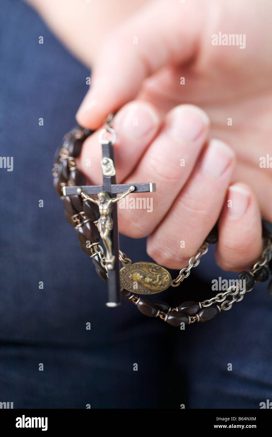 Womans hand rosary hi-res stock photography and images - Alamy