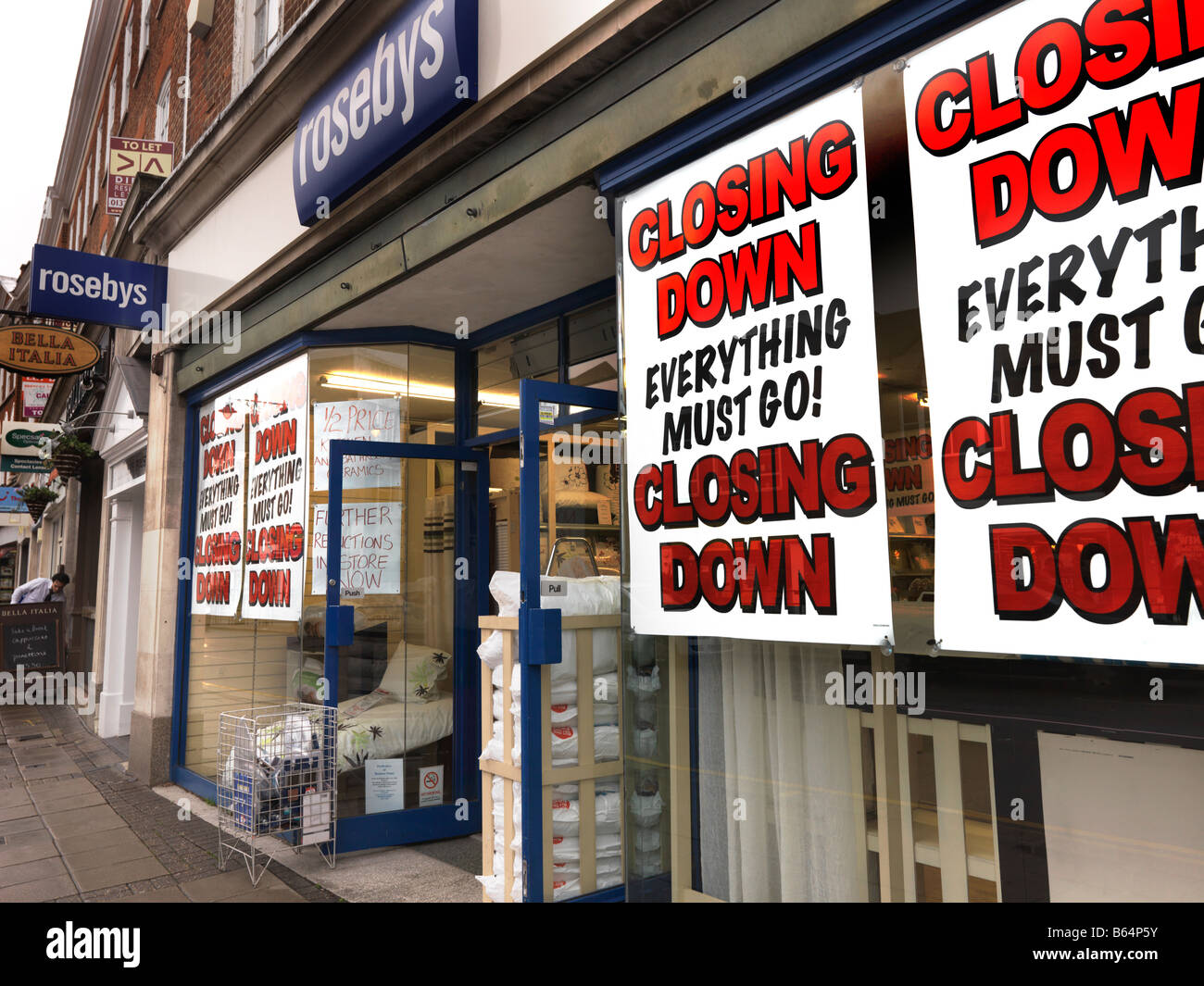 Shop Closing Down Everything Must Go Stock Photo Alamy