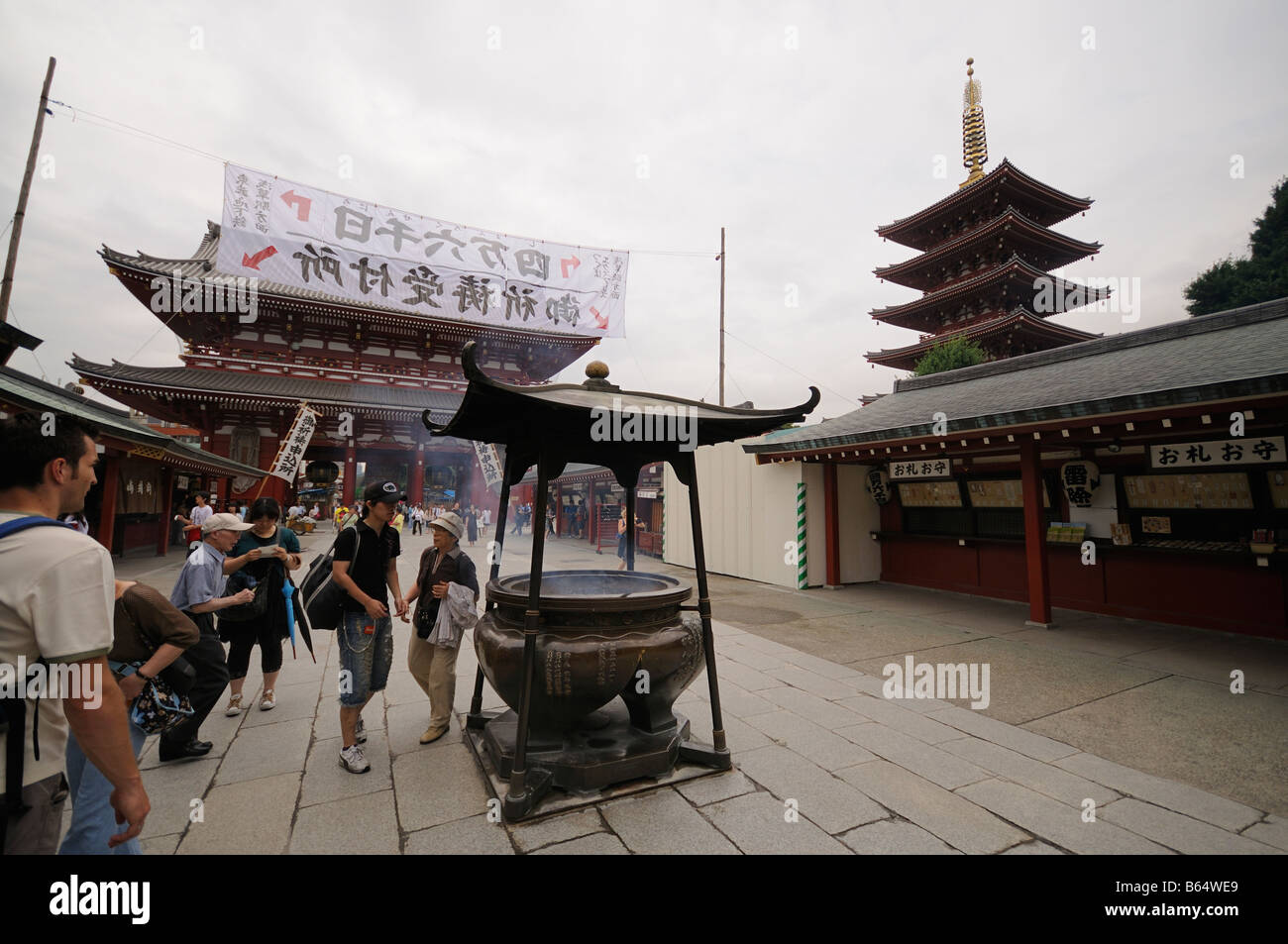 Japanese house burning incense hires stock photography and images Alamy