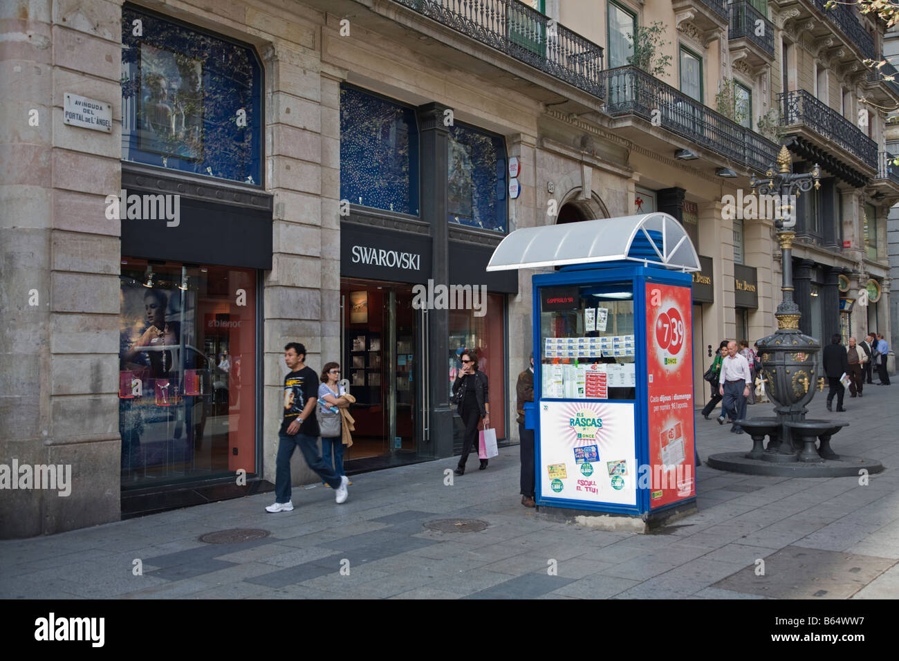 Portal De L'angel Barcelona High Resolution Stock Photography and Images -  Alamy