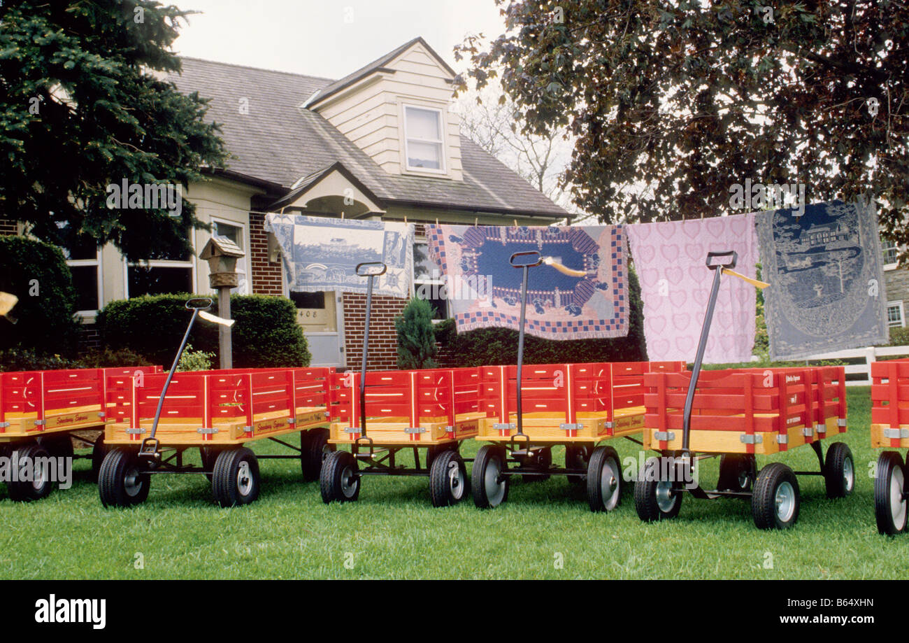 Hand-made wagons and quilts for sale at Amish home Stock Photo