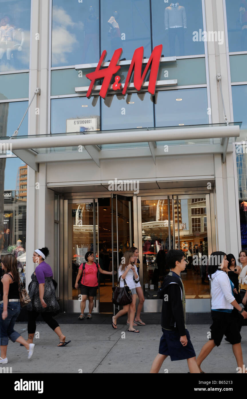 H&M Toronto Eaton Centre Stock Photo - Alamy