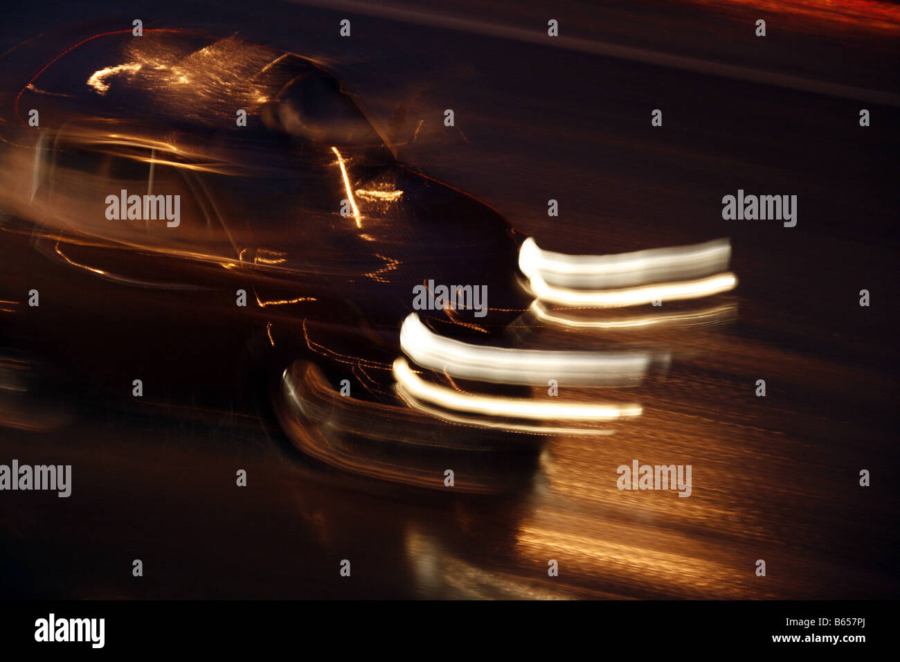 Single parked car city night hi-res stock photography and images - Alamy