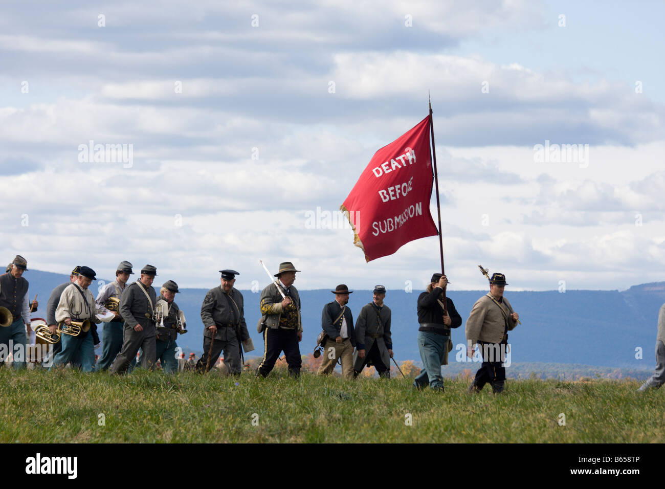 Confederate soldiers march with a 'Death Before Submission' flag at the renactment of the Battle of Berryville. Stock Photo