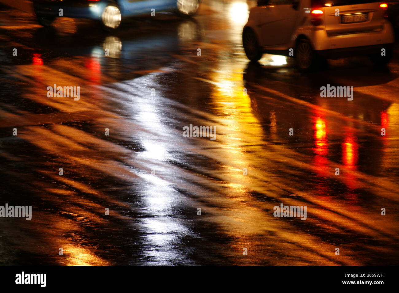 Single parked car city night hi-res stock photography and images - Alamy
