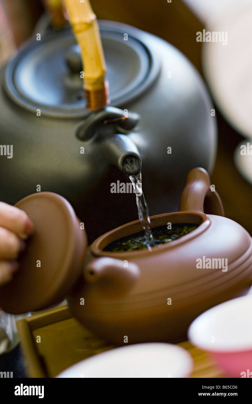 Pour Hot Water Into Tea Pot Stock Photos & Pour Hot Water Into Tea Pot