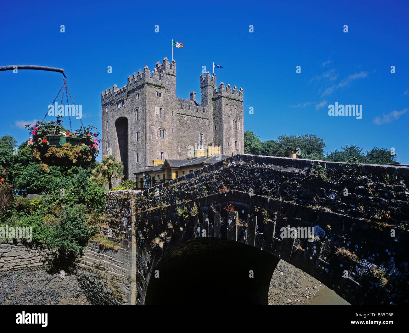 1371 Bunratty Castle Co Clare Republic of Ireland Stock Photo