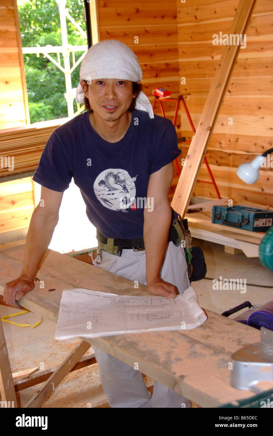 A young Japanese carpenter building a house Stock Photo Alamy