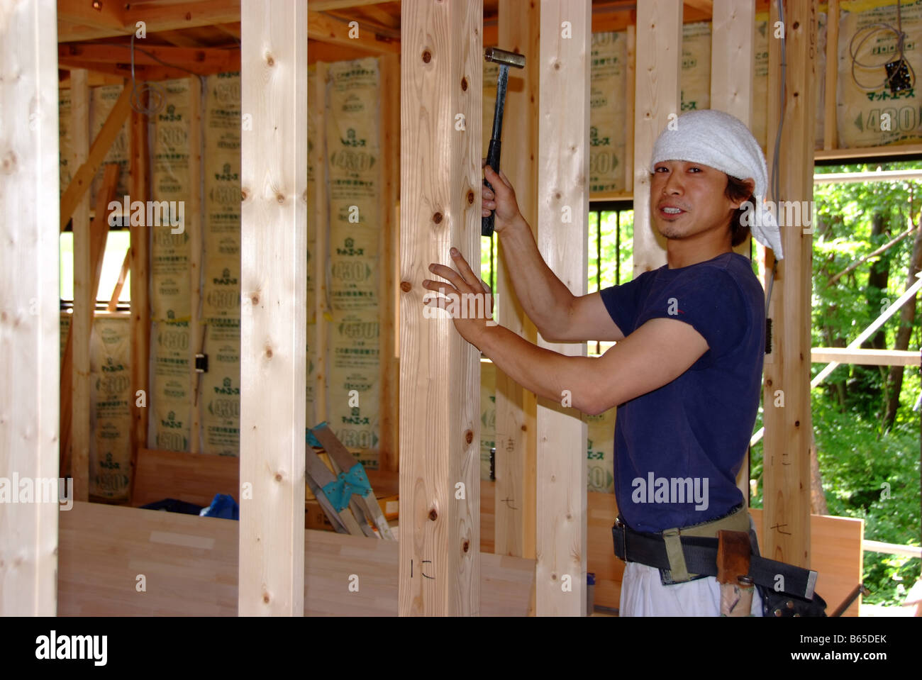 A young Japanese carpenter building a house Stock Photo Alamy