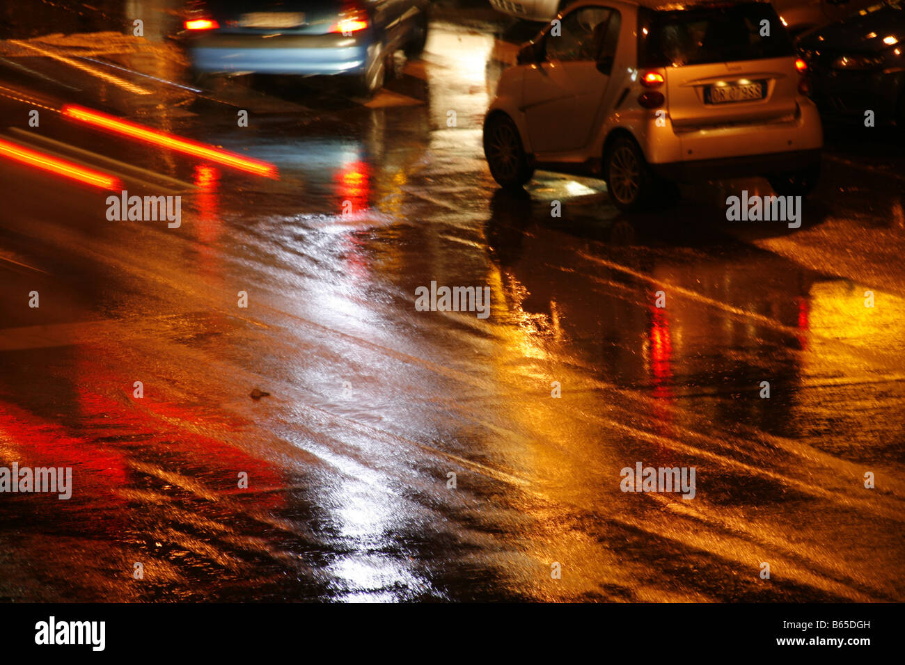 Single parked car city night hi-res stock photography and images - Alamy