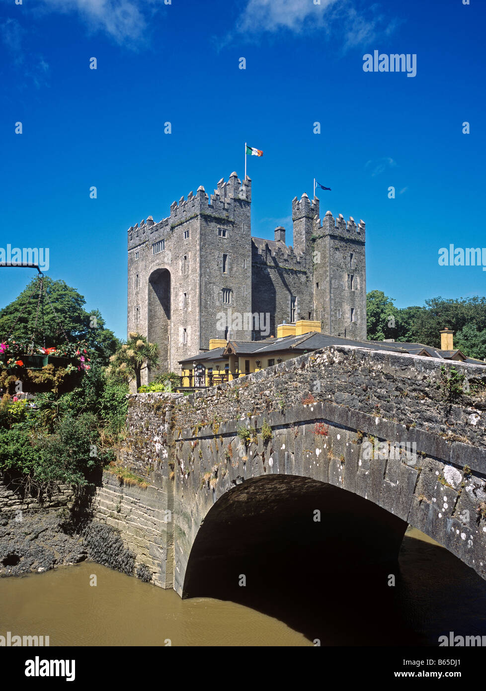 1373 Bunratty Castle Co Clare Republic of Ireland Stock Photo