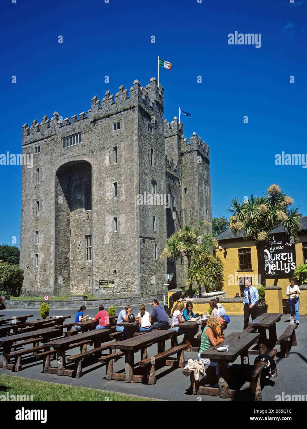 1376 Bunratty Castle Co Clare Republic of Ireland Stock Photo