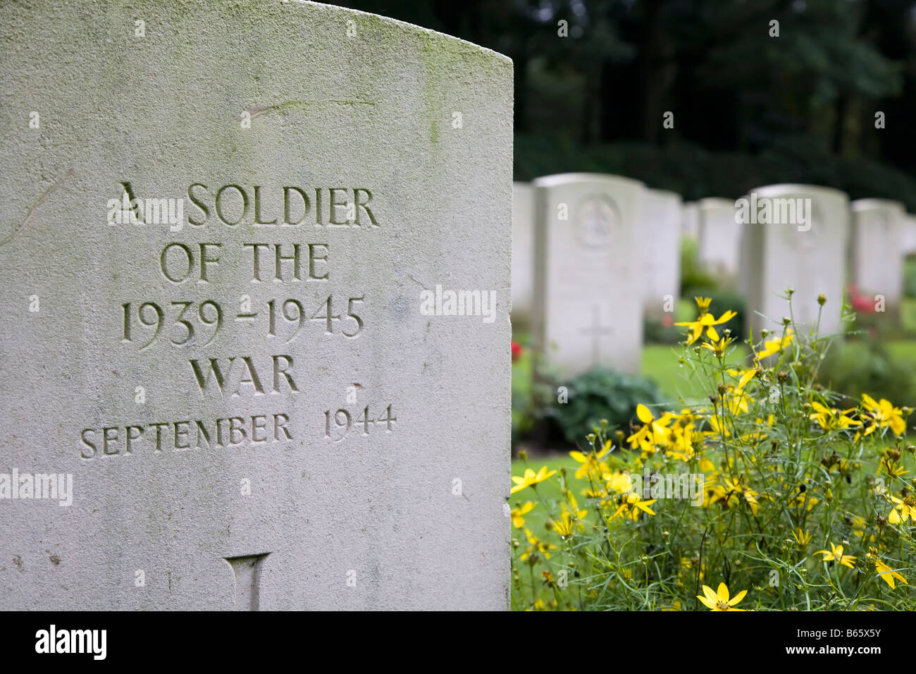 Unknown soldier's grave second world war British commonwealth war graves cemetery Arnhem Netherlands Stock Photo