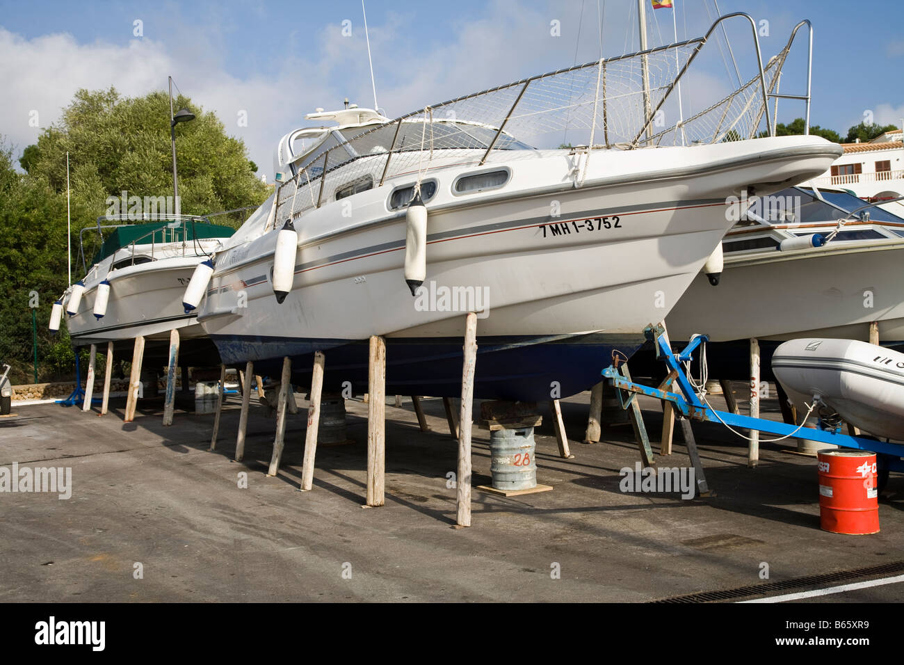 Dry storage for boats hires stock photography and images Alamy