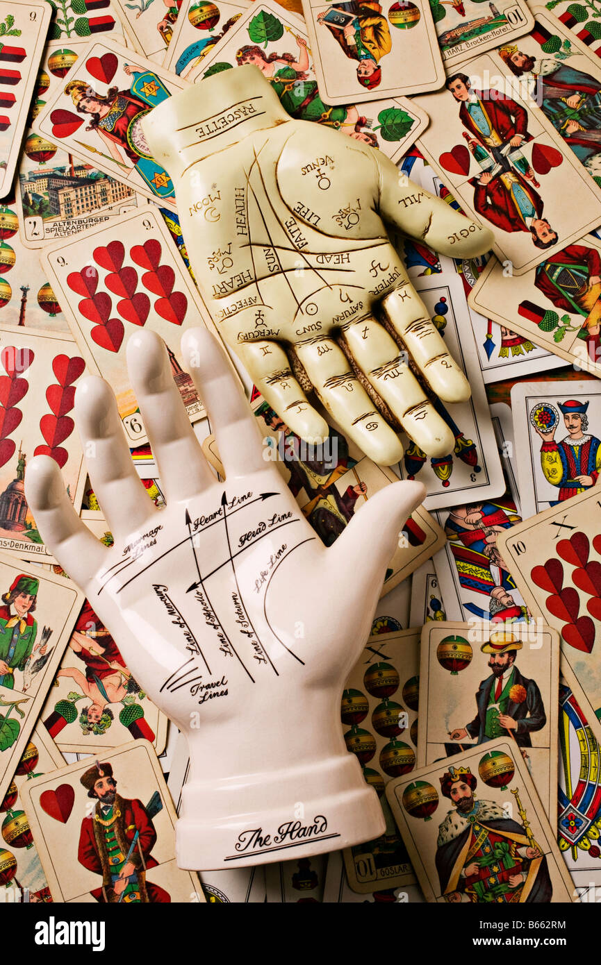 Traditional tarot cards hires stock photography and images Alamy