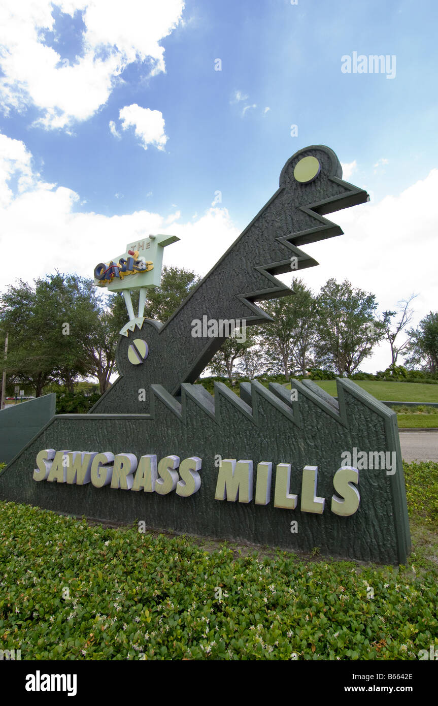 Mediabakery - Photo by Age Fotostock - Florida, Fort Ft Lauderdale,  Sunrise, Sawgrass Mills Mall, entrance, sign, alligator