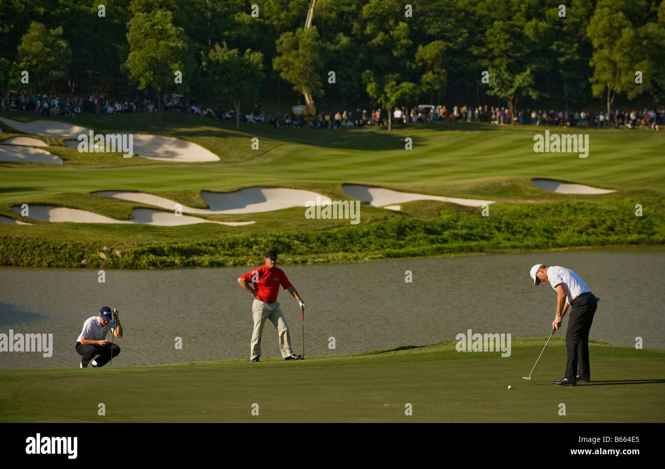 Golfers during the final round of the 2008 Omega World Cup of Golf at the Mission Hills Golf Club in Shenzhen, China Stock Photo