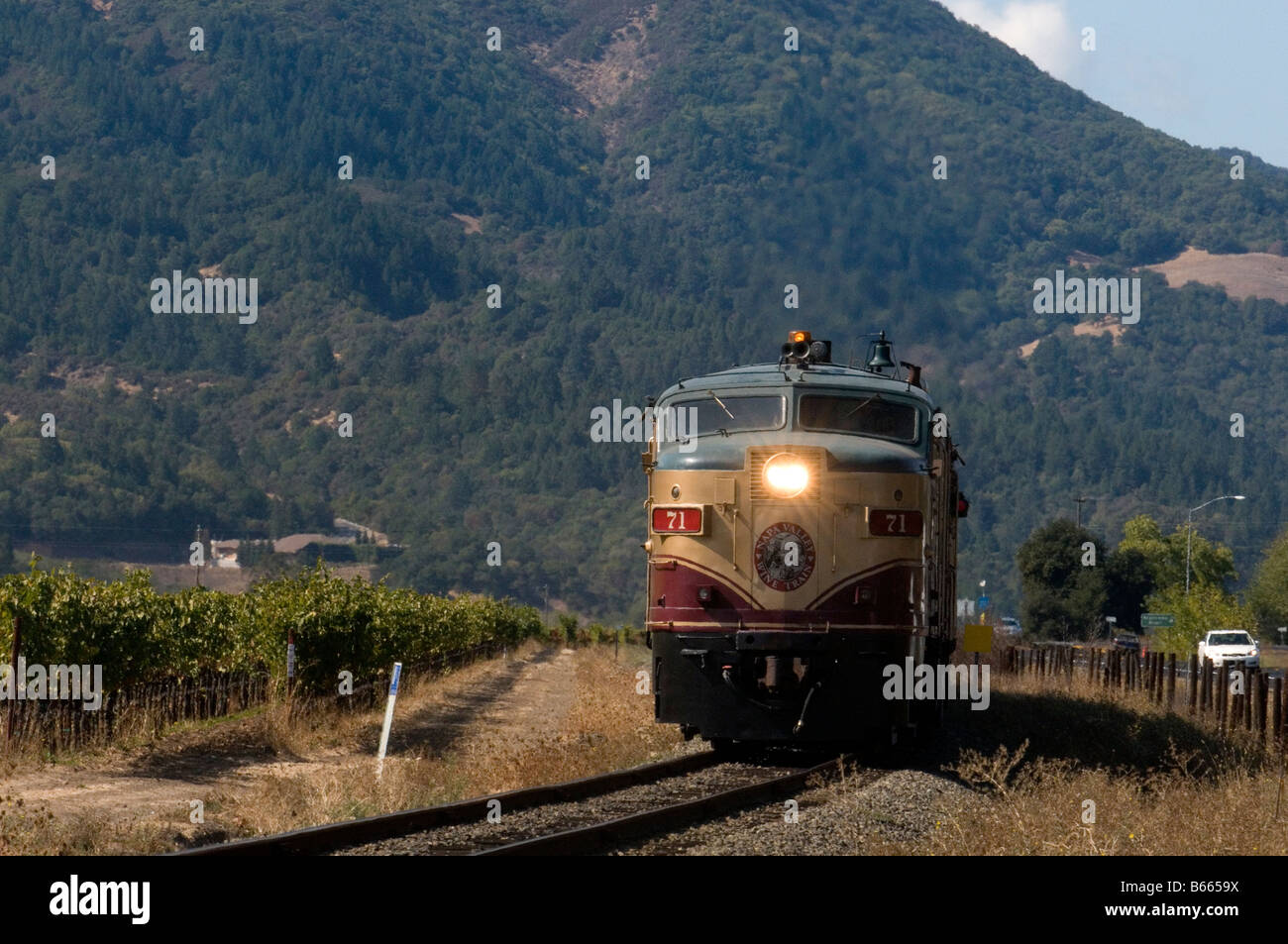 Napa Train Ride Tour train Napa Valley Vineyards Stock Photo - Alamy