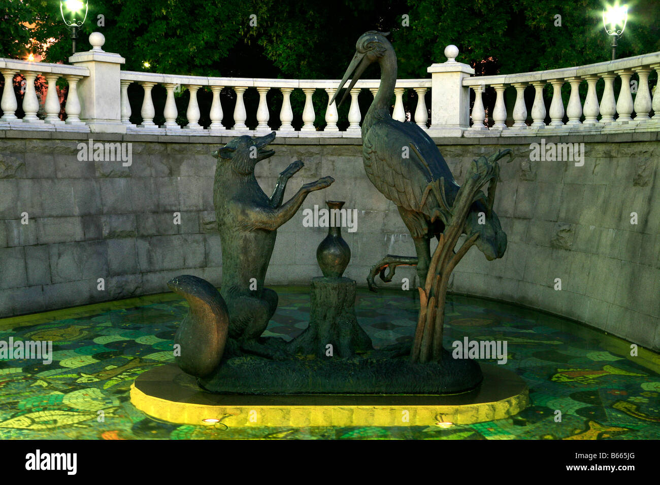 Statue of the fairy tale 'The Fox and The Stork' at the Neglinnaya River between Alexander Garden and Manege Square, Moscow, Russia Stock Photo