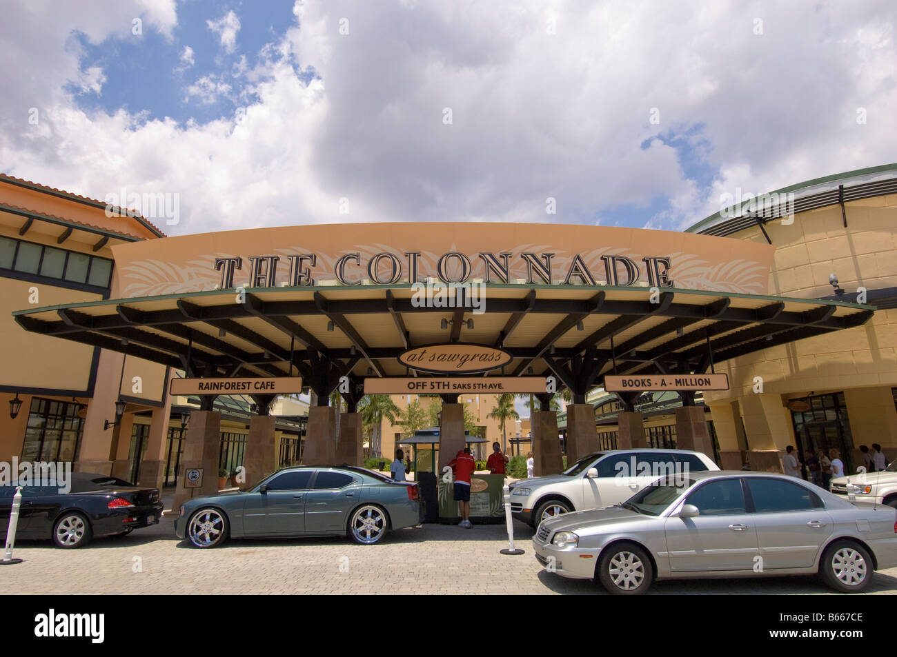 File:Colonnade Outlets, Sawgrass Mills, Sunrise, Florida February