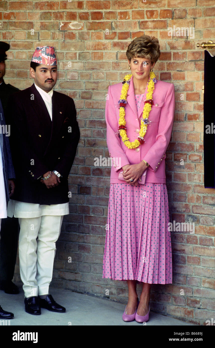 Princess Diana Nepal wearing a garland plaque unveiling Stock Photo - Alamy