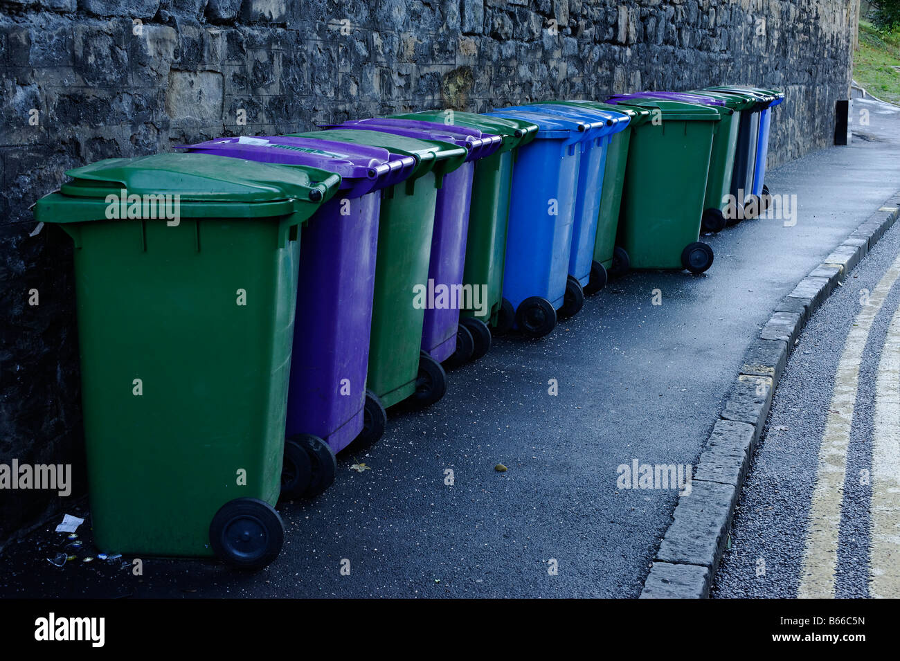 Wheelie bins recycling bins hires stock photography and images Alamy
