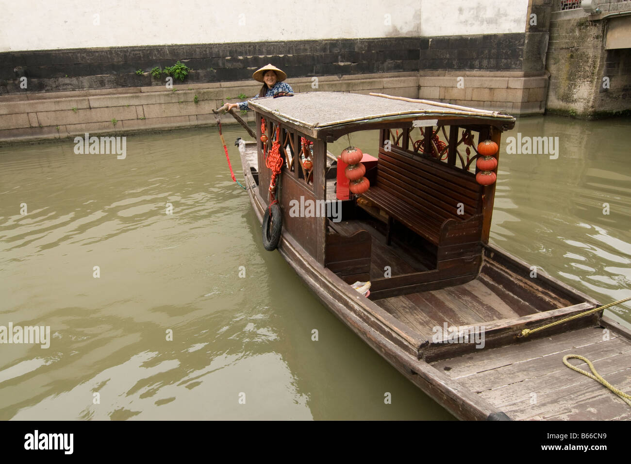 Chinese boats hires stock photography and images Alamy
