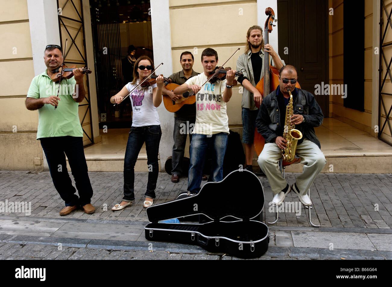 Athens street life hi res stock photography and images Alamy