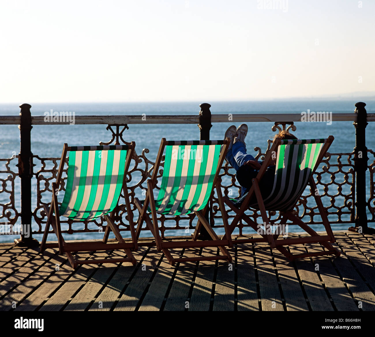 British seaside deck chairs hi-res stock photography and images - Alamy