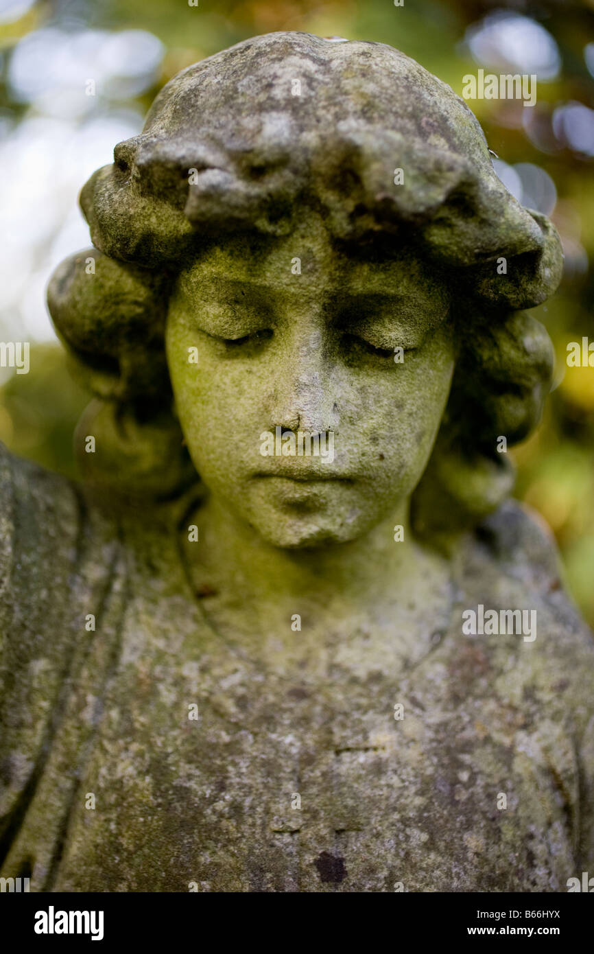Angelic sculpture. Nunhead Cemetery, South London, England, UK Stock Photo