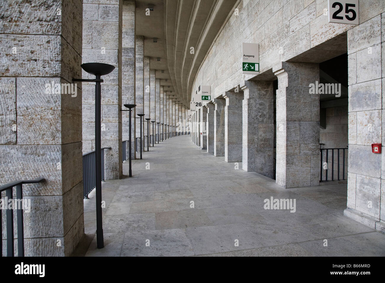 Berlin, Olympiastadion, oberer Umgang nach Osten Stock Photo