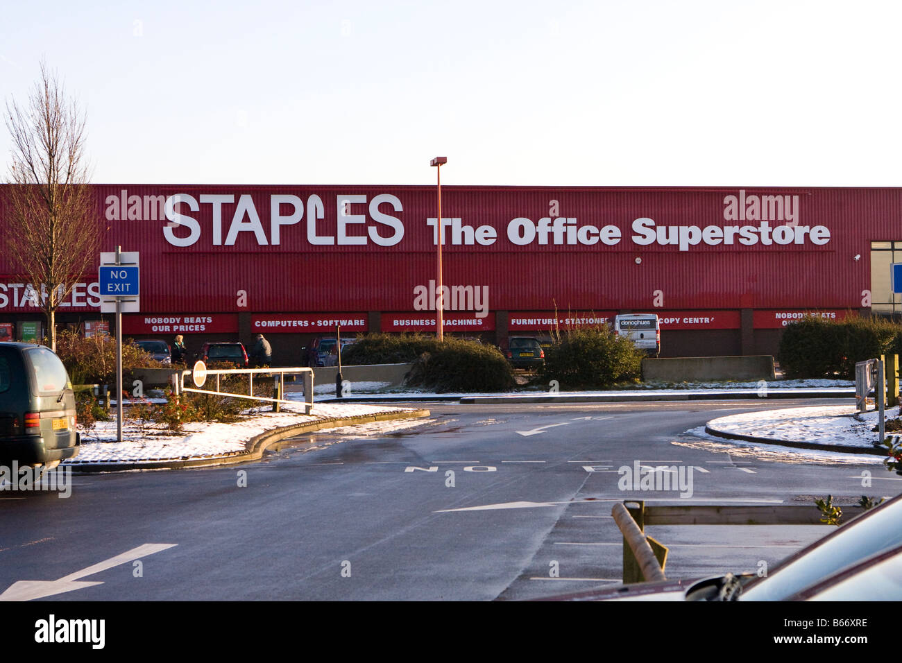 Staples Office superstore retail park Stock Photo