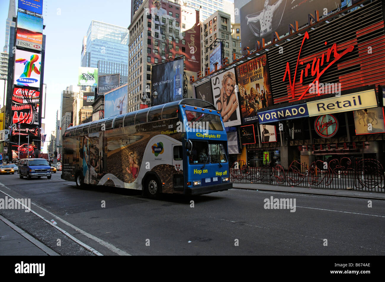 New york city tour bus hi-res stock photography and images - Alamy