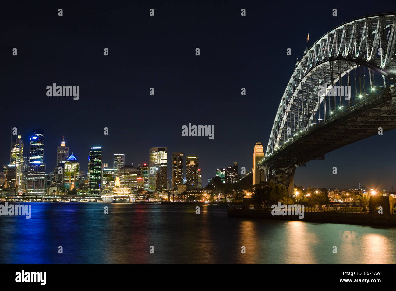 Sydney harbour bridge and skyline at night Stock Photo - Alamy