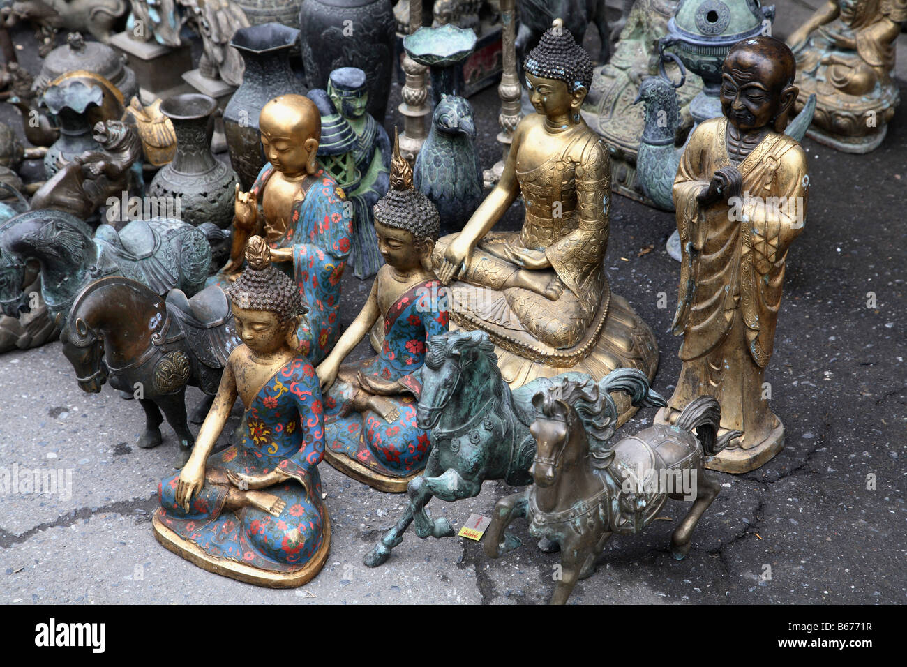 Shanghai antiques market hires stock photography and images Alamy