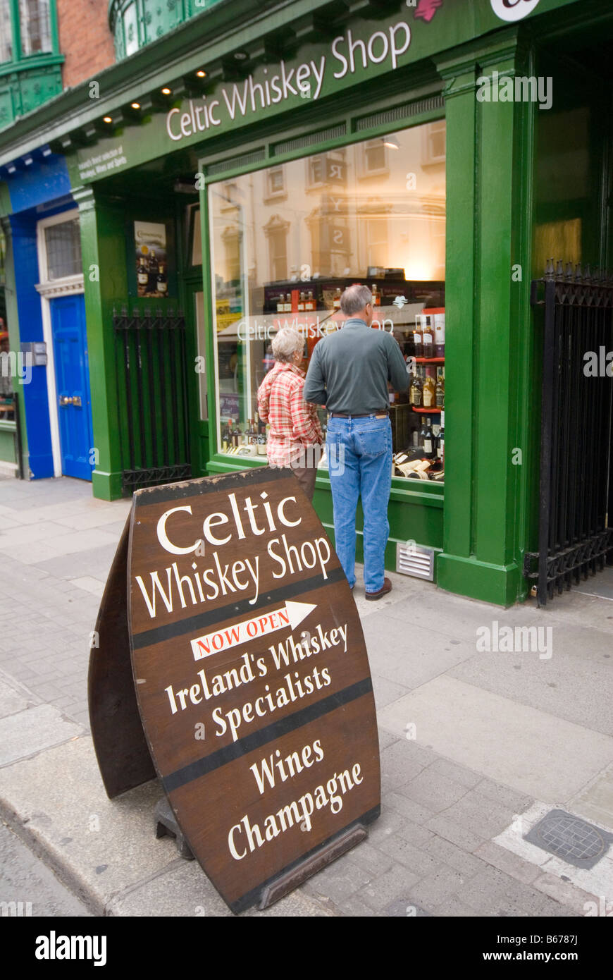 Celtic Whiskey Shop Dublin Stock Photo Alamy