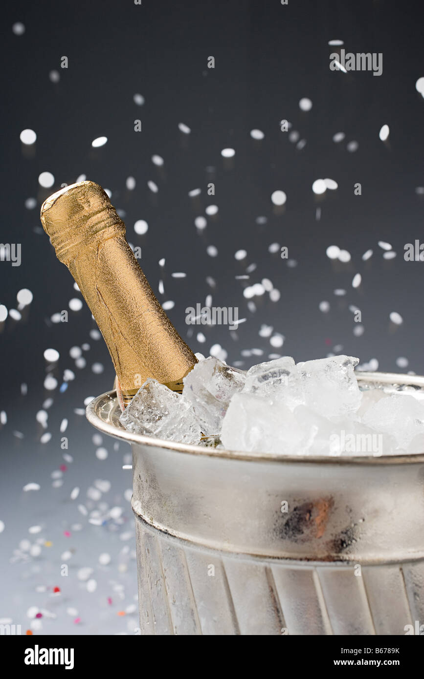 Champagne in an ice bucket hires stock photography and images Alamy