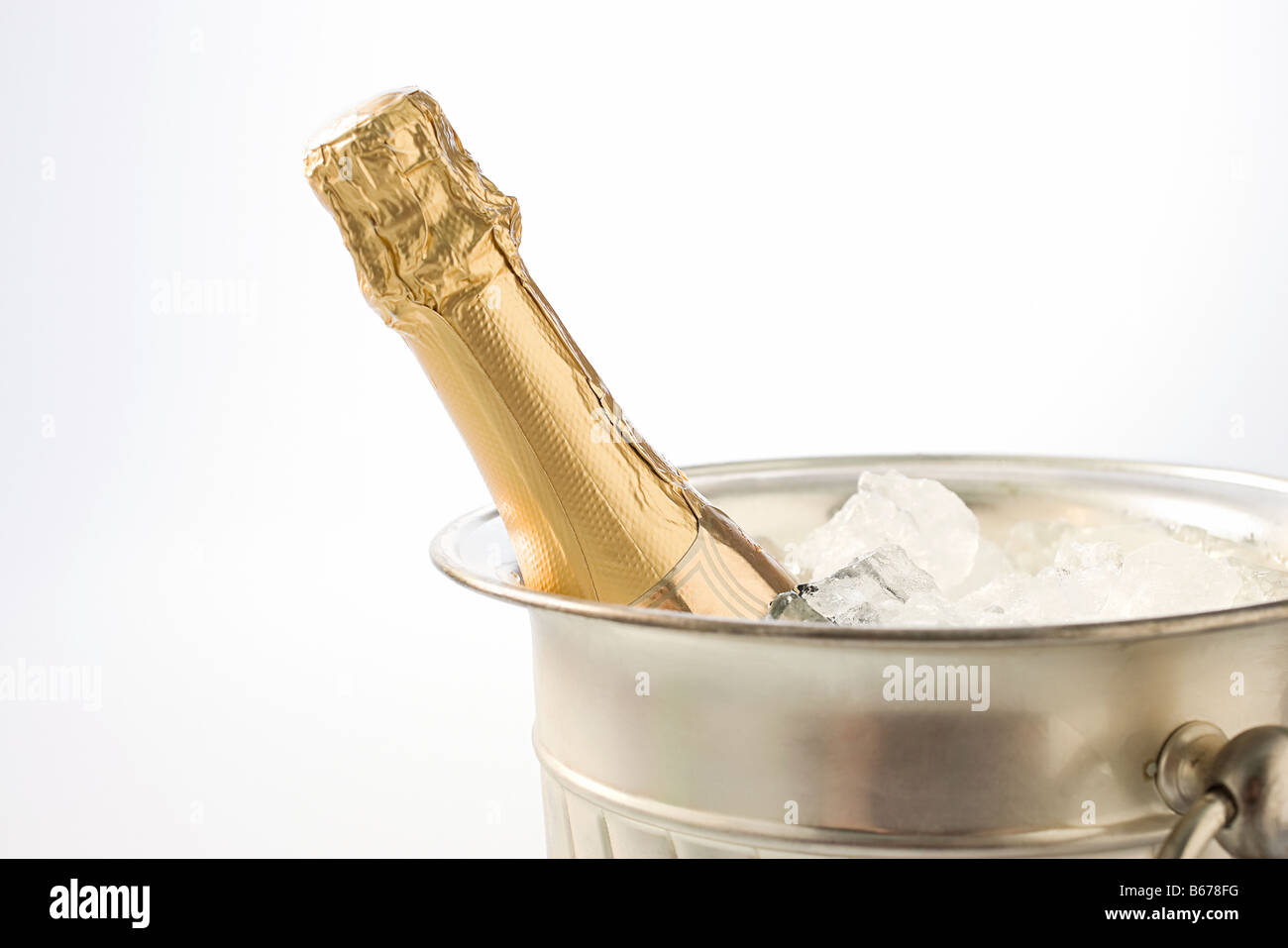 Champagne in an ice bucket hires stock photography and images Alamy