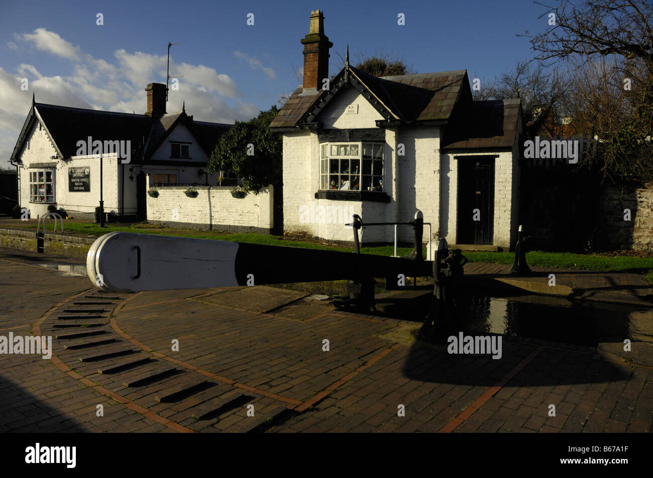 Lock and canalside cottages on the Staffordshire and Worcestershire