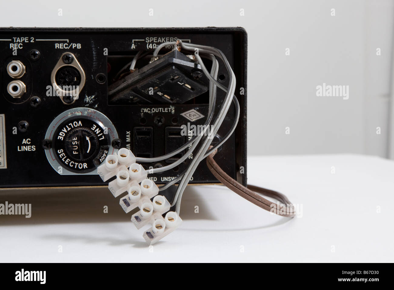 amplifier for wired speakers