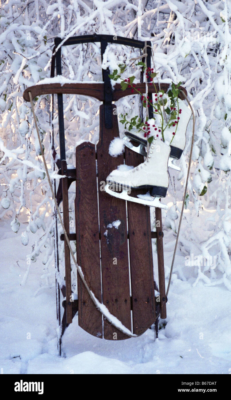 Old fashioned sled hi-res stock photography and images - Alamy