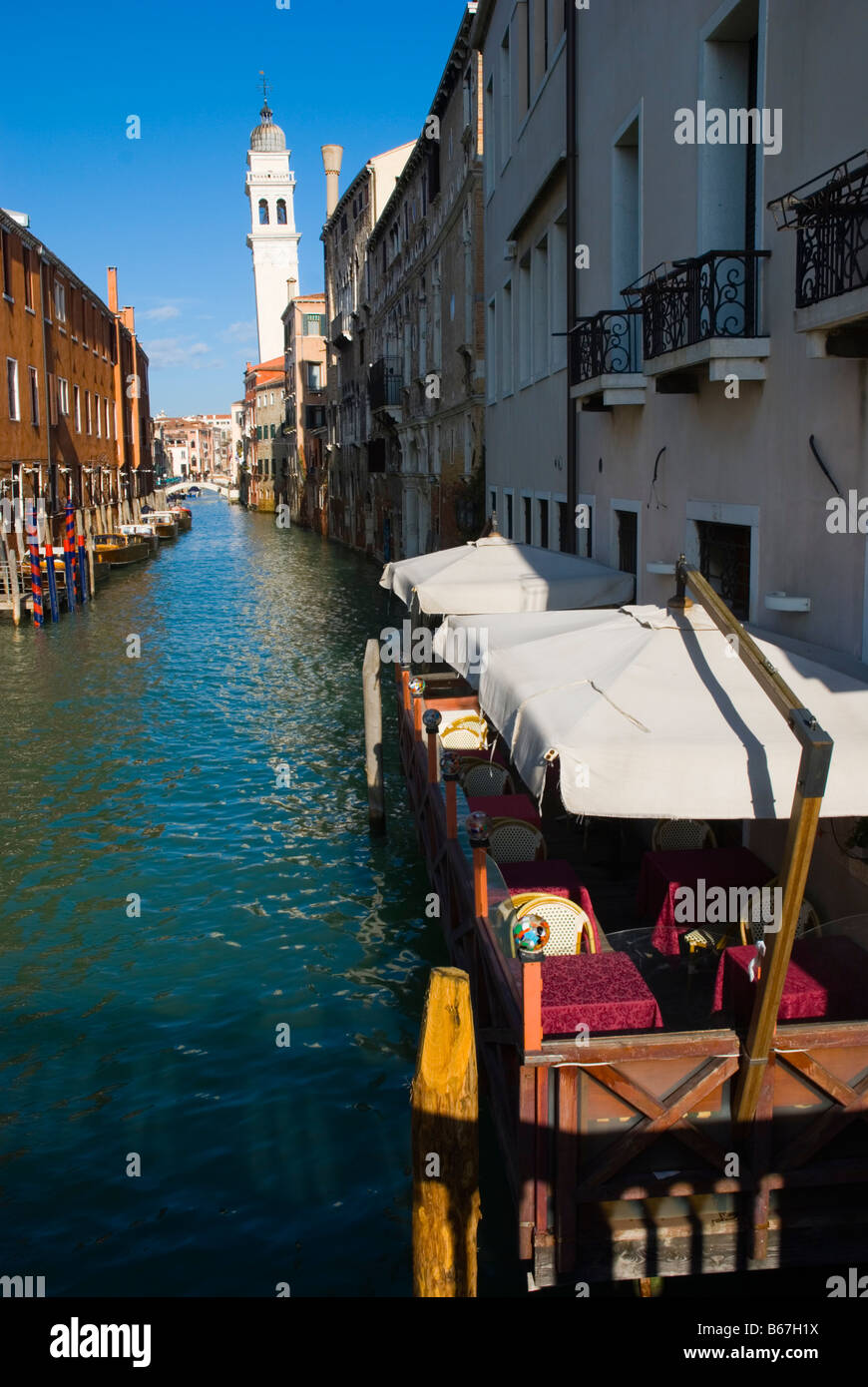Restaurant on canal hi-res stock photography and images - Alamy