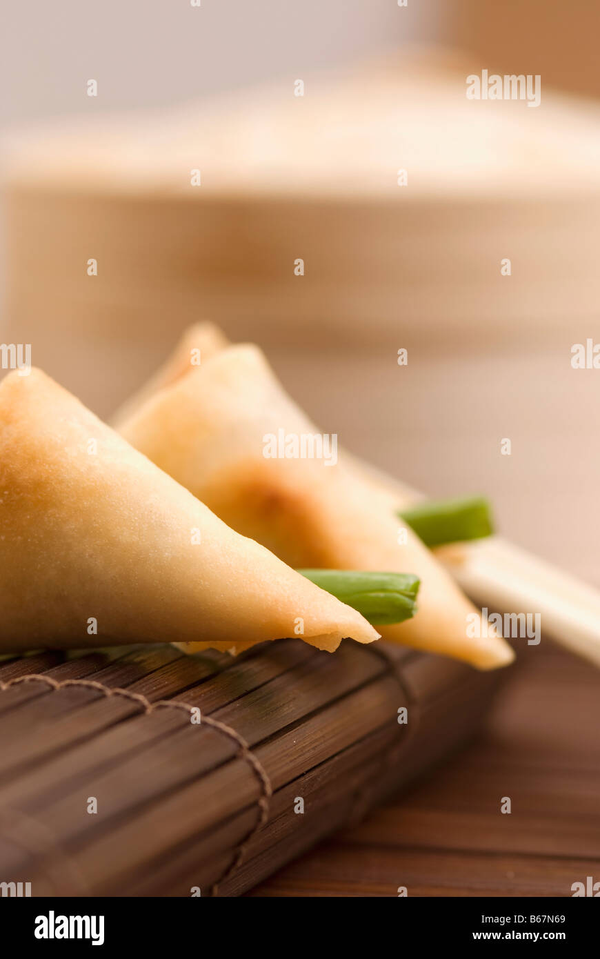 Vegetarian samosa hi-res stock photography and images - Alamy